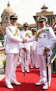 The Chief of Naval Staff, Admiral Shri Sunil Lanba being received by the Chief of Naval Staff, Admiral R.K. Dhowan, in New Delhi on May 31, 2016.