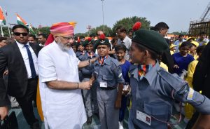 The Prime Minister, Shri Narendra Modi interacting with the school children after addressing the Nation on the occasion of 70th Independence Day, in Delhi on August 15, 2016.
