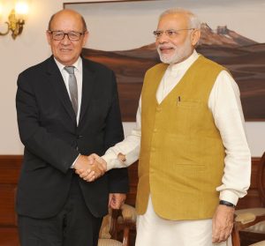 The French Defence Minister, Mr. Jean-Yves Le Drian calling on the Prime Minister, Shri Narendra Modi, in New Delhi on September 23, 2016.