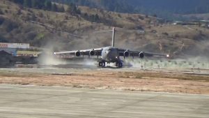 c-17-lands-at-mechuka-alg-3-nov-2016