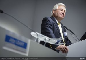 Airbus_end_of_show_press_conference_with_John_Leahy_-_FIA_2016-234