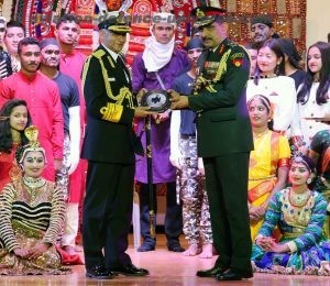 Lt Gen BS Sahrawat, SM, DGNCC exchanging memento with Admiral Sunil Lanba, Chief of Naval Staff interacting with cadets during his visit to NCC Republic Day Parade Camp 2018, Delhi Cantt.