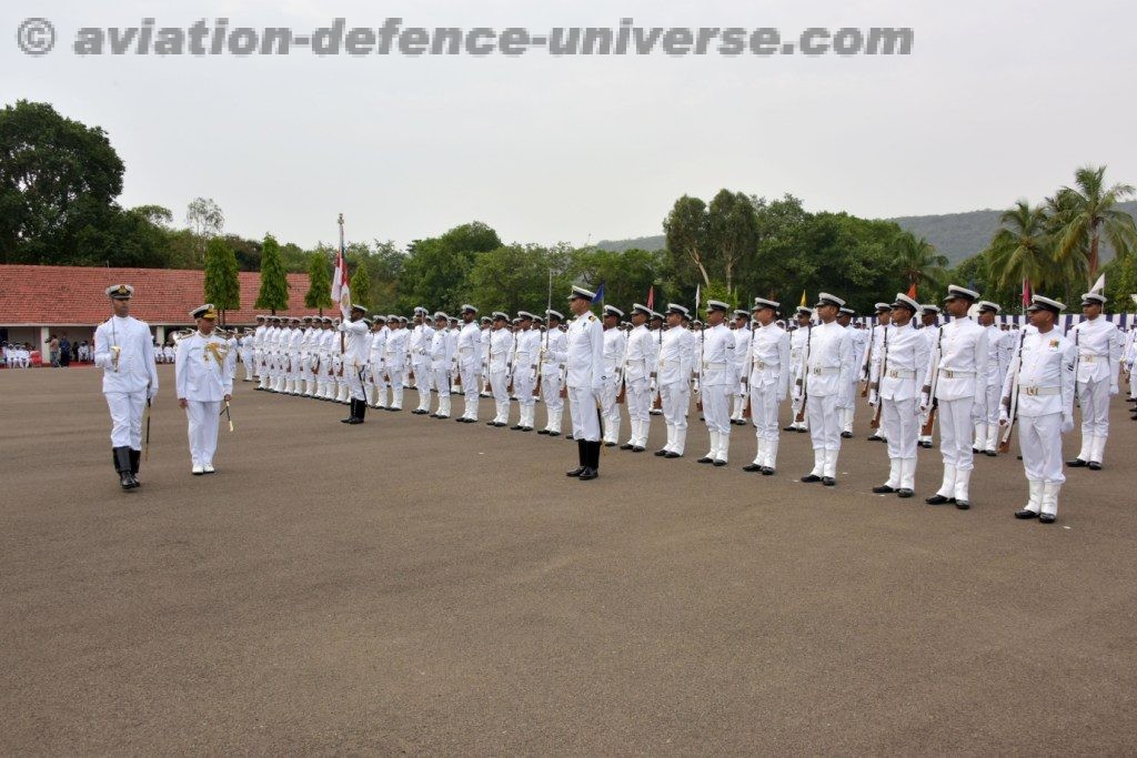 Vice_Adm_Atul_Kumar_Jain_reviewing_the_Parade_during_the_Change_of_Command_Parade_at_ENC_on_30_May_19