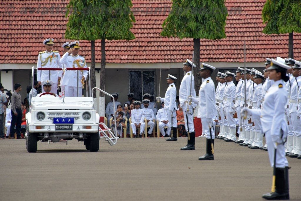 Vice_Adm_Atul_Kumar_Jain_reviewing_the_Parade_during_the_Change_of_Command_Parade_at_ENC_on_30_May_19__2_