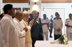 Ranil Wickremesinghe paying tributes to the killed in the terrorist attacks