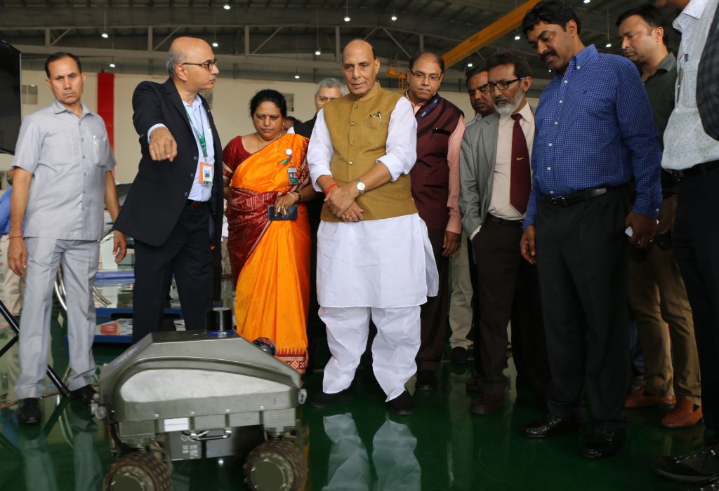  Shri Rajnath Singh visiting an exhibition displaying indigenously developed defence equipment and platforms by DRDO & HAL