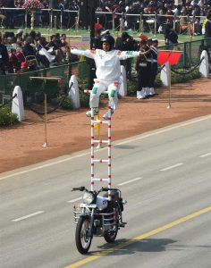 Stunt on Rajpath by CRPF lady motorbike