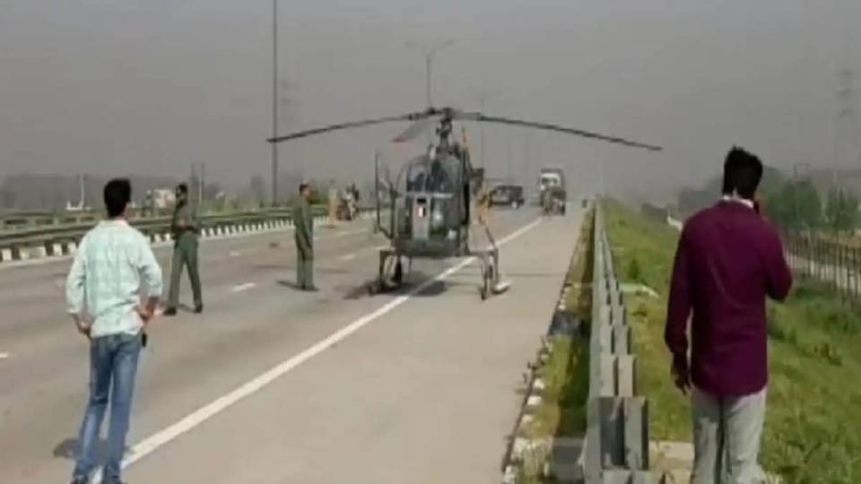 IAF Cheetah chopper emergency lands on Delhi Outer Ring Road