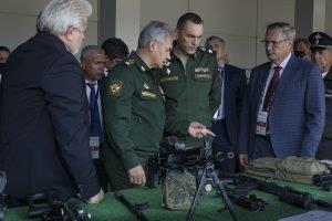 Russian Defence Minister for accelerating tests of  Kalashnikov small arms for pilots