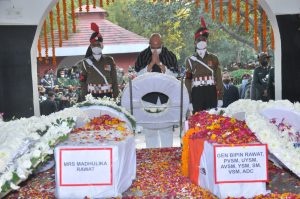 Defence Minister Rajnath Singh paying tribute