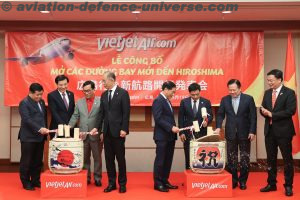 All VIP joins Vietjet on stage for Kagamibiraki ceremony to celebrate Vietjet’s new Hiroshima route